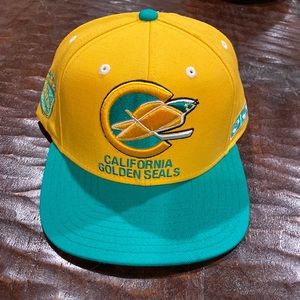 Reebok Face Off Headwear California Golden Seals cap